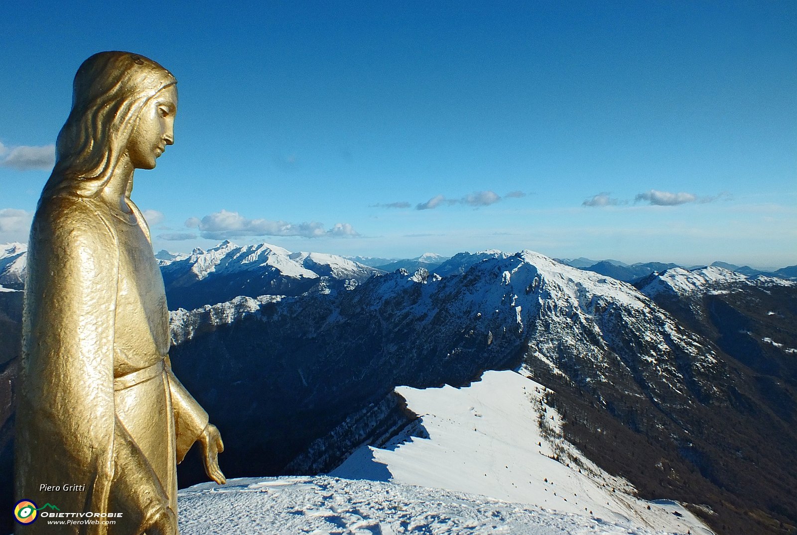 46 Pizzo Baciamorti (2009 m.) con la Madonnina del CEA.JPG